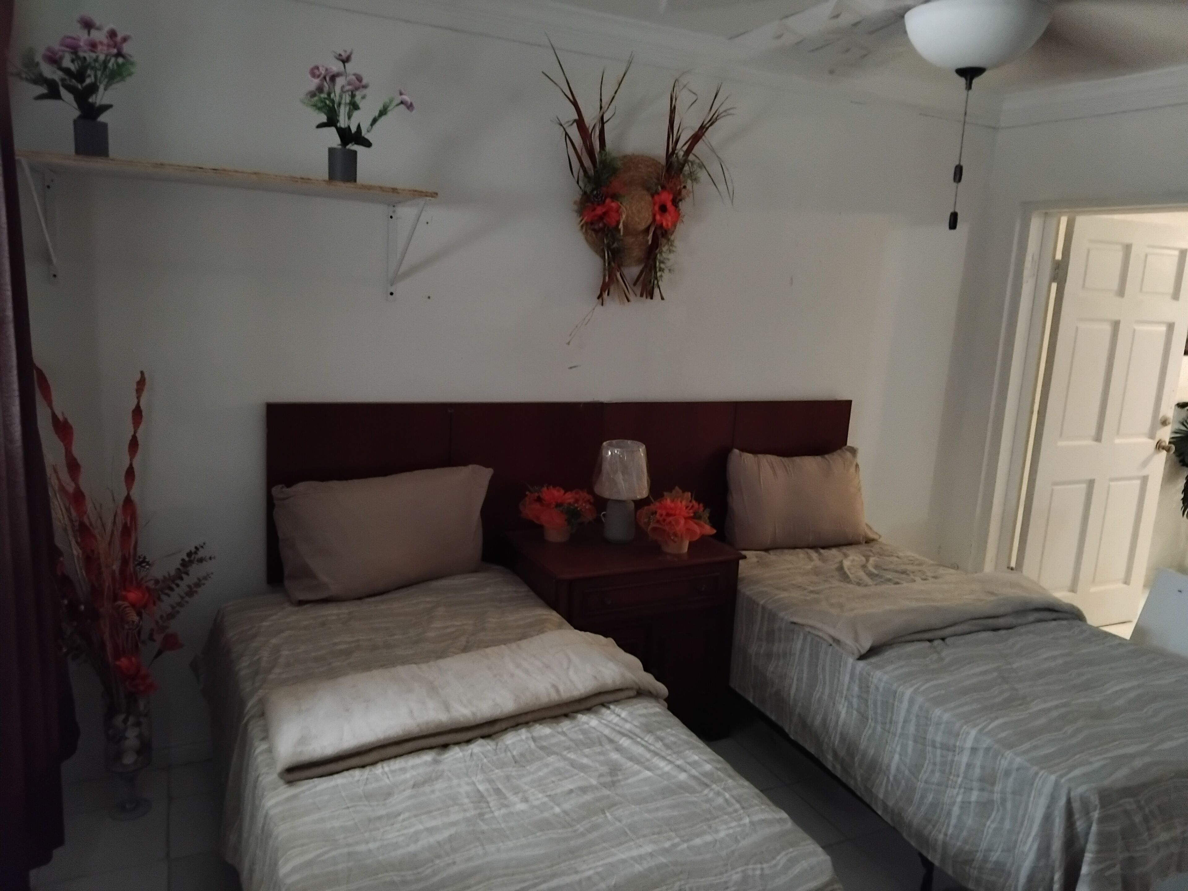 Pet Friendly,  Remodel, Spacious And  Cozy Villa In Delightful Nassau. - Nassau