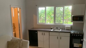 Kaffetrakter/tekoker, kjøleskap, mikrobølgeovn og ovn