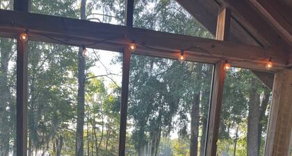 Lakefront tiny cabin amazing view on Lake Marion! Pet friendly & sleeps 6