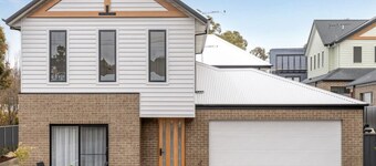 Central Studio in new townhouse!