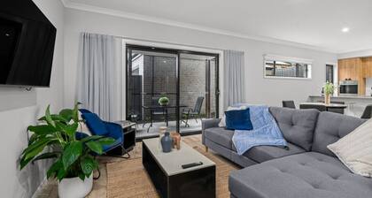 Brand new 3 bed townhouse, walk to town!