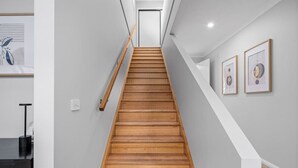 Interior - New Central 2 bedroom townhouse! (Beechworth)