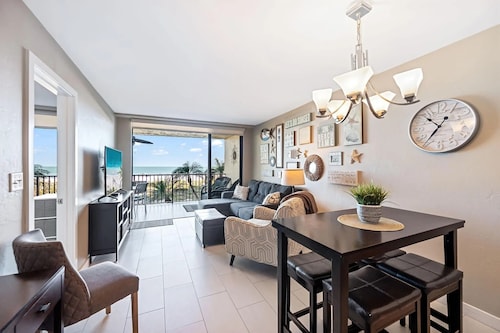 Beachfront paradise in this gorgeous renovated ground floor condo!