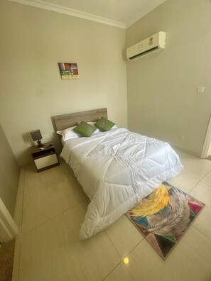 2 bedrooms, desk, iron/ironing board, WiFi