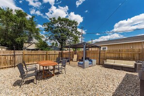 Outdoor dining - ★ Lion Safari ★ Private Home with Arcade ★ (Columbus)