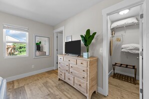 Interior - Beach Gear, Ping Pong & More. 2 Min Walk to Beach Access & Beautiful ICW Views (Surf City)