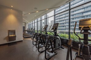 Fitness facility - Urban Elegance: Luxurious 3-Bedroom Condo in the Heart of Downtown Toronto. (Toronto)