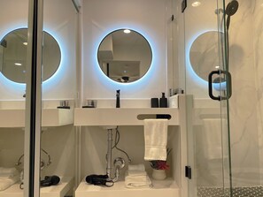 Shower, hair dryer, towels, soap - Luxury, Private Suite 2 (Palm Beach Gardens)