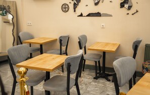 Buffet déjeuner gratuit tous les jours