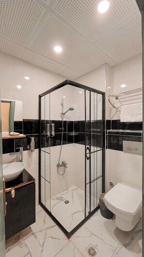 Classic Triple Room | Bathroom | Shower, hair dryer, slippers, towels - Grand Rafinn Hotel (Istanbul)