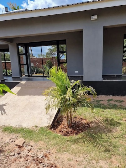 Gono Compound 1 - B&B with Queen bed

