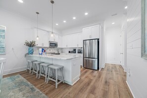 Refrigerador, microondas, horno, placa de cocina