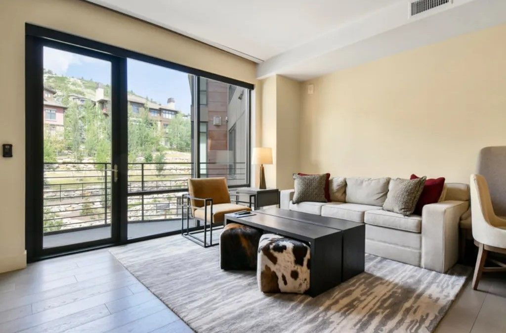 Fernseher, Kamin, Arbeitsbereiche