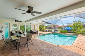 Pool - 25 Min to Fort Myers Beach, Canal front, large heated pool: Dive into Relaxation (Cape Coral)