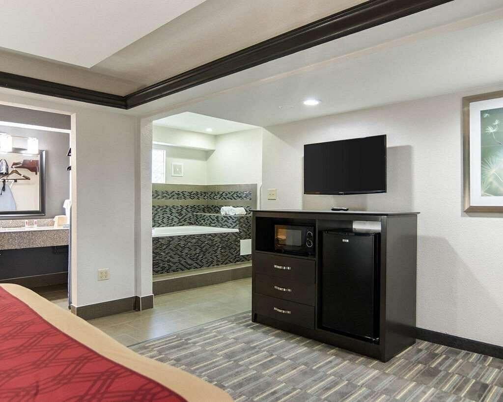 遮光カーテン、防音設備、アイロン / アイロン台、WiFi (無料)