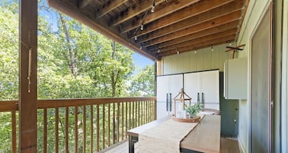 Sleepy Bear Camp – Family-Friendly 2BR w/ Bunk Beds Near Silver Dollar City