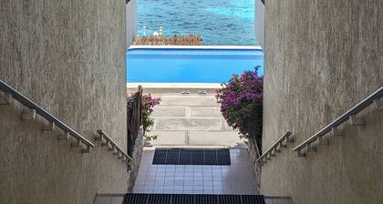 Spacious 3-Bedroom Beachfront Penthouse in Cozumel! - 15 min walk from downtown!