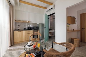 Junior Suite, Ocean View | Private kitchen | Microwave, coffee/tea maker, cookware/dishes/utensils - Soho SeaFront Suites (Hersonissos)