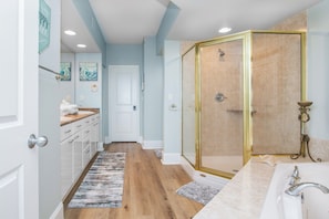 Shower, jetted tub, towels