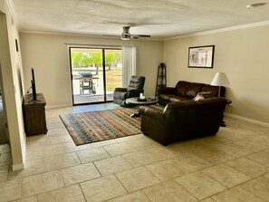 Living area - Winter in Westbrook Village and enjoy beautiful pool, hot tub and golf courses. (Peoria)