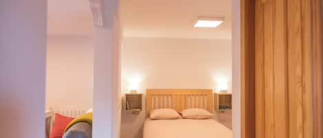 1 chambre, fer et planche Ă repasser, Wi-Fi gratuit, draps fournis
