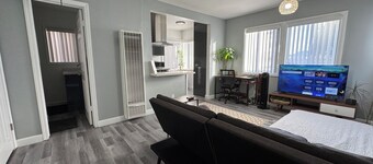 Cozy apartment just 11 minutes drive to Long Beach Cruise Terminal