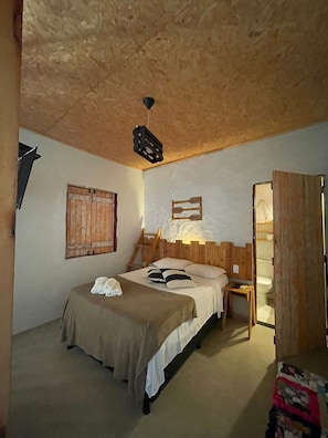 Suíte Triplo | Peralatan tempat tidur hipoalergenik, bar mini 