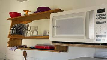 Suíte Triplo | Private kitchen | Fridge, oven, stovetop