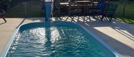 TV connectée de 32 pouces avec chaßnes par satellite