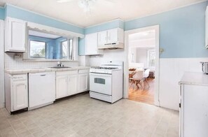 Private kitchen - Convenient 2-bedroom apartment with water views by Assembly Row in Somerville (Somerville)