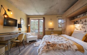 4 camere, una scrivania, ferro/asse da stiro, Wi-Fi gratuito