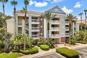 Exterior - Spacious Condo with Nature Views & Resort Access | 3BR Condo with Golf Course view (Kissimmee)
