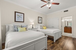 3 bedrooms, iron/ironing board, WiFi, bed sheets - Reunite at Reunion | 3BR, 3 Bath Spacious Condo w/ Golf Course Views Near Disney (Kissimmee)