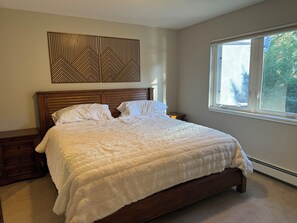 3 室のベッドルーム、アイロン / アイロン台、WiFi (無料)、ベッドシーツ