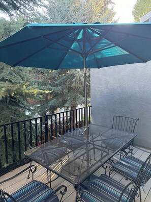 屋外ダイニングエリア