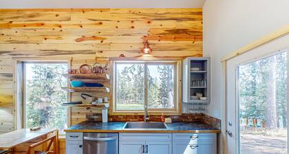 Beautiful riverfront home with private dock, fireplace, WiFi, and patio