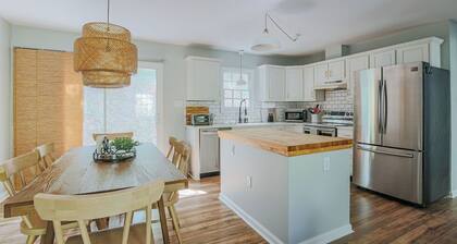 Stuart Cottage: Walk to downtown + Sleeps 8