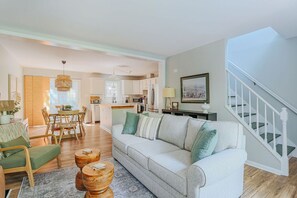 Una televisión, un futbolín