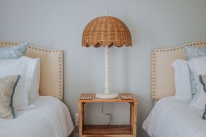 3 bedrooms, iron/ironing board, free WiFi, bed sheets - Stuart Cottage: Walk to downtown + Sleeps 8 (Staunton)