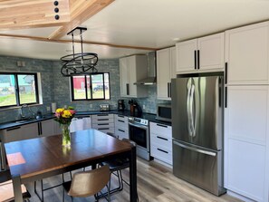 Fridge, microwave, oven, stovetop - Beautiful Views on the Animas river in Silverton (Silverton)