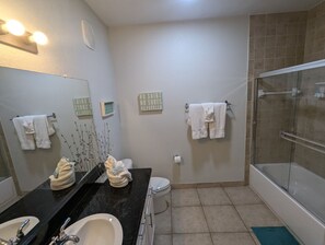 Shower, hair dryer, towels - New to rentals, Tuscana Resort Champions Gate 2 masters, resort pool, fitness center and more! (Davenport)