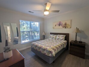 2 bedrooms, iron/ironing board, travel crib, free WiFi - New to rentals, Tuscana Resort Champions Gate 2 masters, resort pool, fitness center and more! (Davenport)