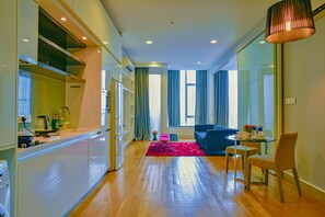 Private kitchen - Amazing Deluxe King Suite with WiFi in Kuala Lumpur , KLCC (Kuala Lumpur)