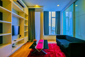Living area - Amazing Deluxe King Suite with WiFi in Kuala Lumpur , KLCC (Kuala Lumpur)