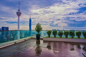 Terrace/patio - Amazing Deluxe King Suite with WiFi in Kuala Lumpur , KLCC (Kuala Lumpur)