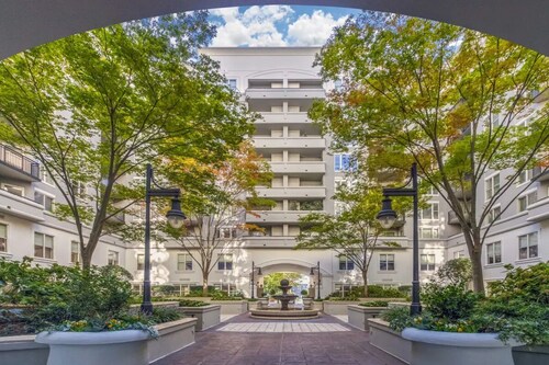 Charming 2-bedroom Apartment in Uptown Charlotte, Minutes to BOA Stadium