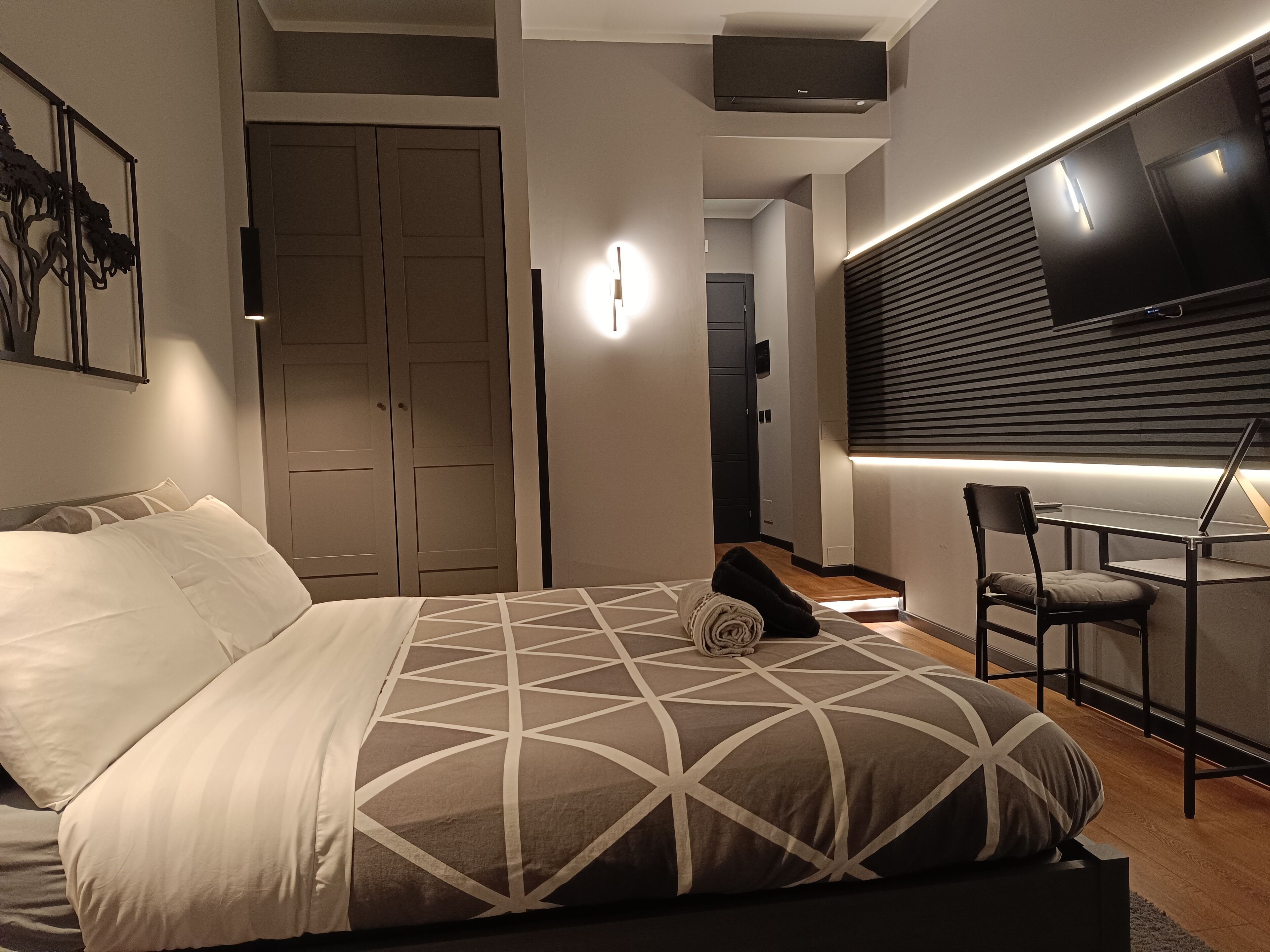 Luxury Double Room, 1 Queen Bed, Non Smoking, City View | Down comforters, individually decorated, desk, laptop workspace