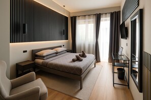 Dobbeltrom – superior, 1 queensize-seng, ikke-røyk, byutsikt | Dundyner, individuelt innredet, skrivebord og skrivebord for bærbar PC