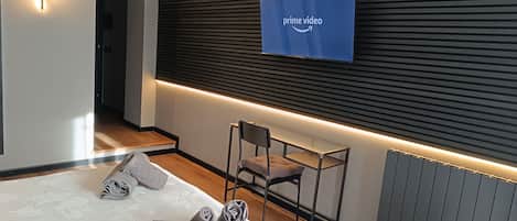 Design Double Room, 1 Queen Bed, Non Smoking, City View