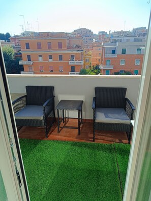 Down duvets, individually decorated, desk, laptop workspace - Trastevere Noir (Rome)